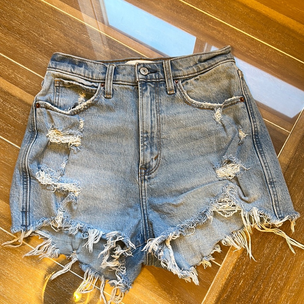 Abercrombie size 6, Ultra High Rise Mom Shorts, Curve Love
